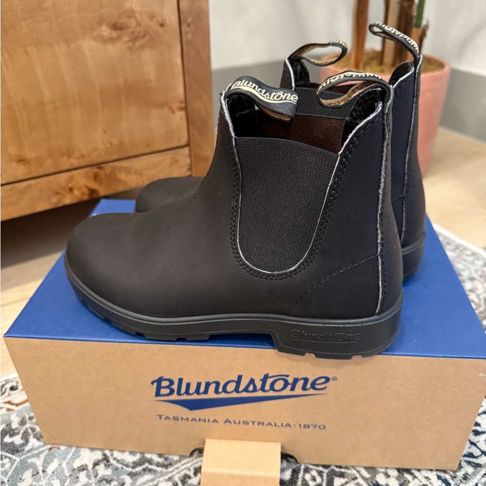 Blundstone Dark Leather Chelsea Boots